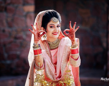 ENJOYING-BRIDE-AT-CEARA-RESORTS-WEDDING-SIRSA